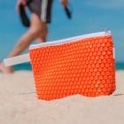 Necessaire de praia feita plástico bolha laranja