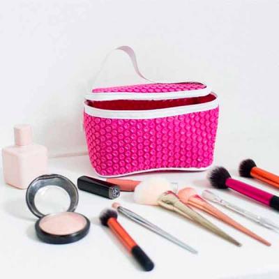 Necessaire para kit feita em plástico bolha rosa