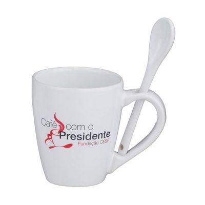 Caneca com colher.